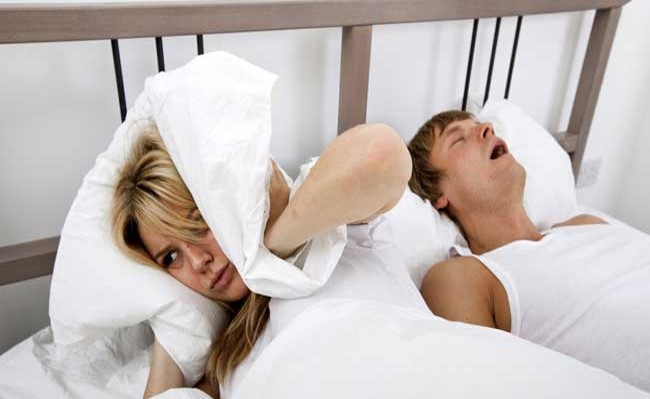 How to Stop Snoring – 9 Tips and Tricks